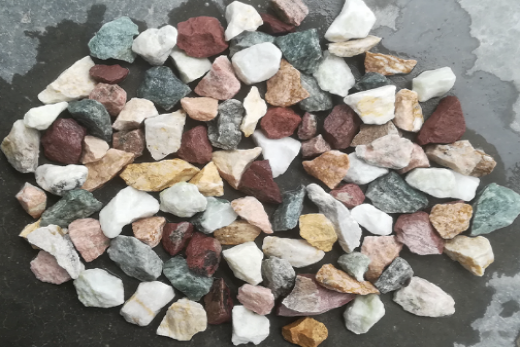 Prepare the broken stone required by guests